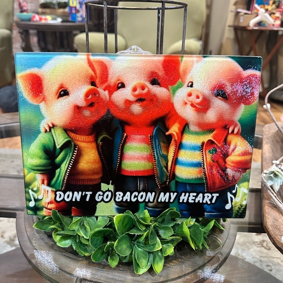 Colorful Piglet Glass Cutting Board - Picture 1 of 1